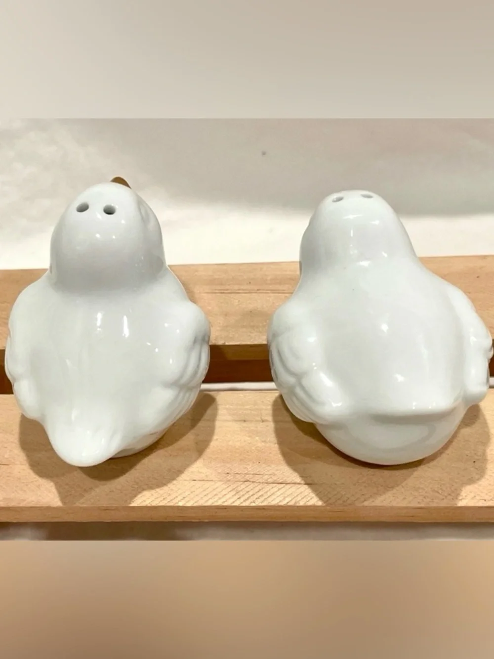 Adorable Target White Chicks Salt & Pepper Shakers w Gold Accents | EUC